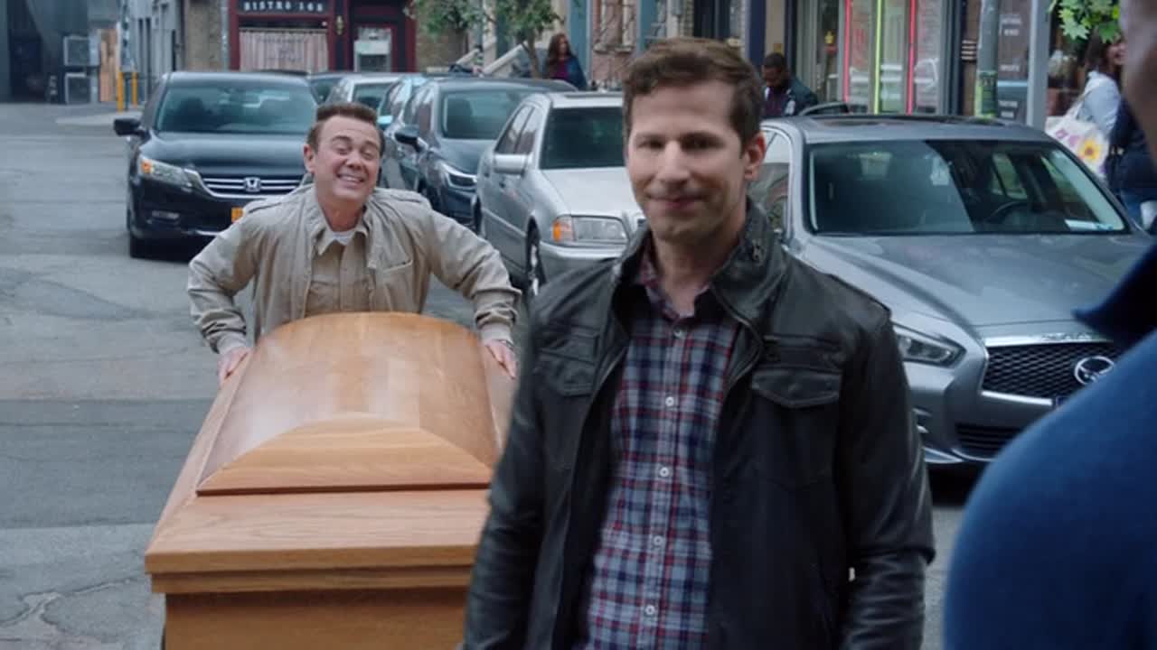 Brooklyn 99 - Nemszázas körzet 8. Évad 7. Epizód online sorozat