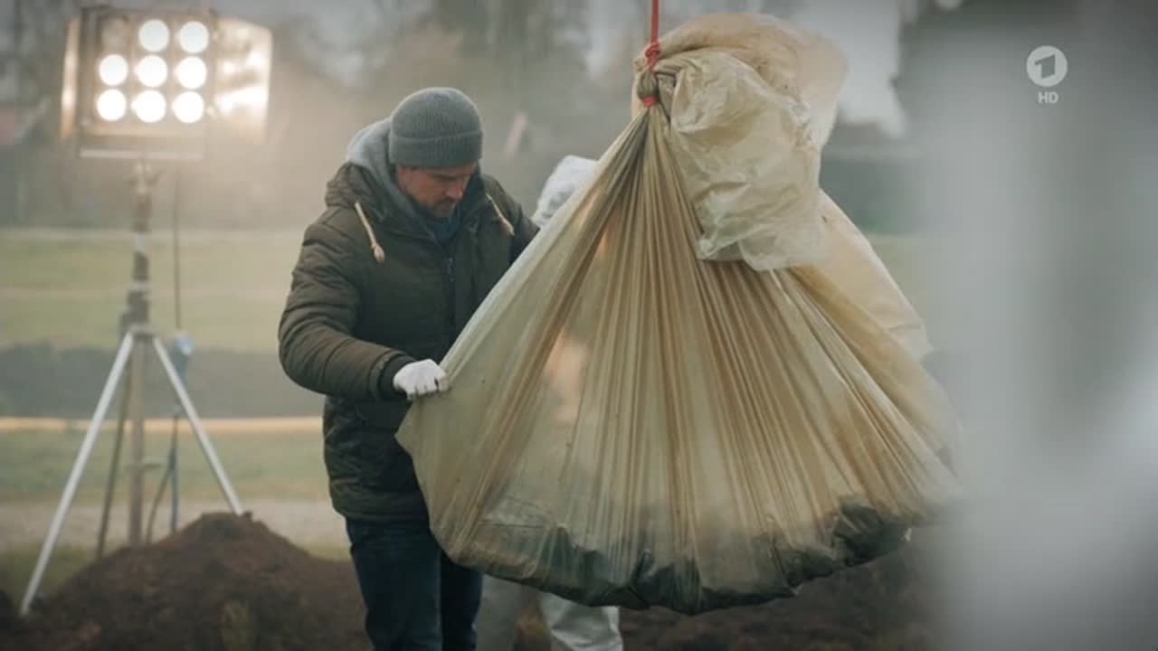 Gyilkosság baráti körben 1. Évad 13. Epizód online sorozat