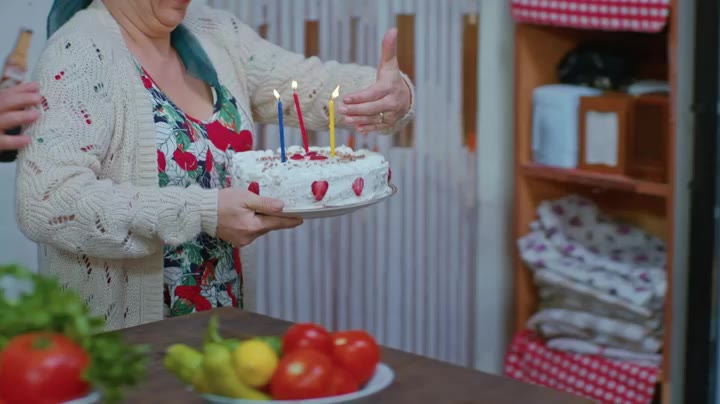 Szerelem és más bajok 1. Évad 41. Epizód online sorozat