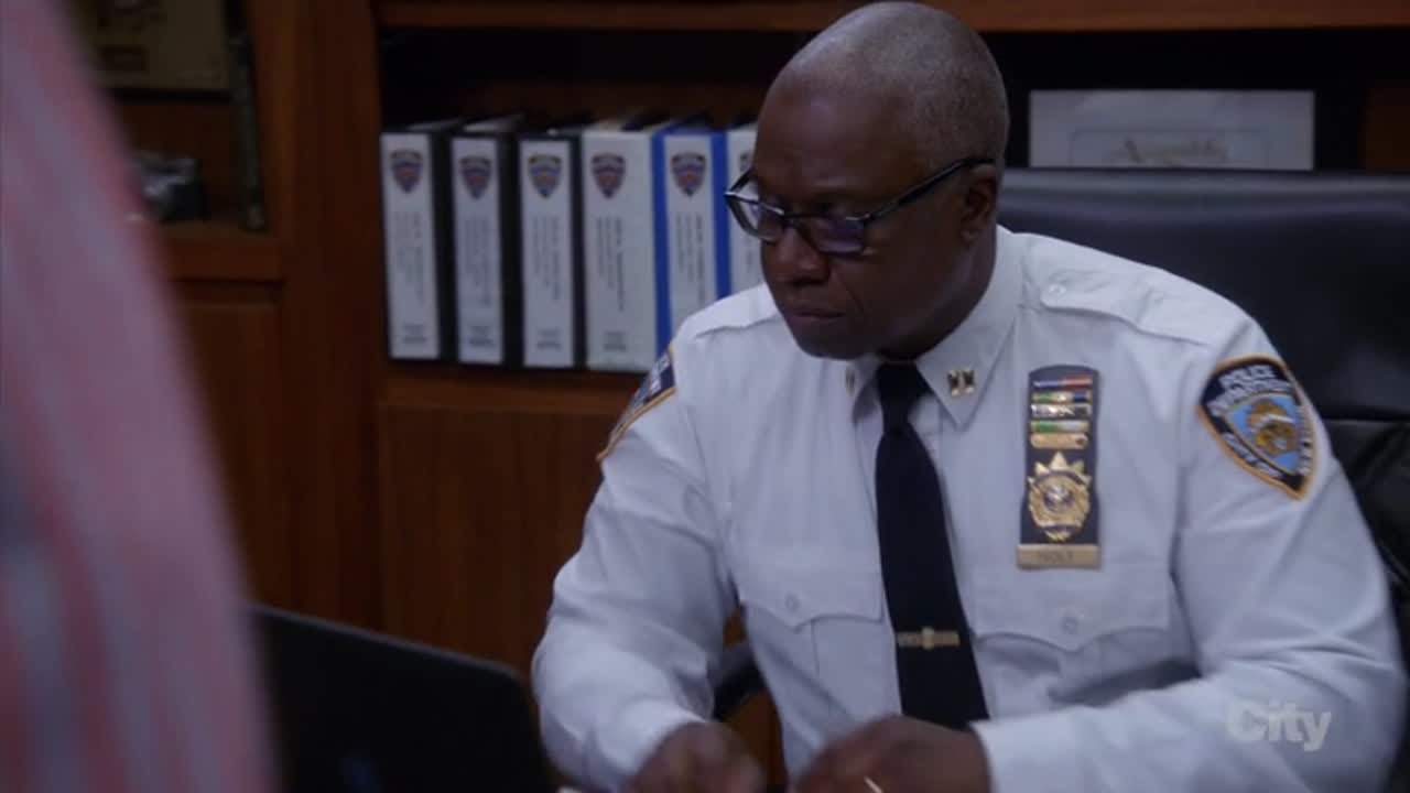 Brooklyn 99 - Nemszázas körzet 4. Évad 16. Epizód online sorozat